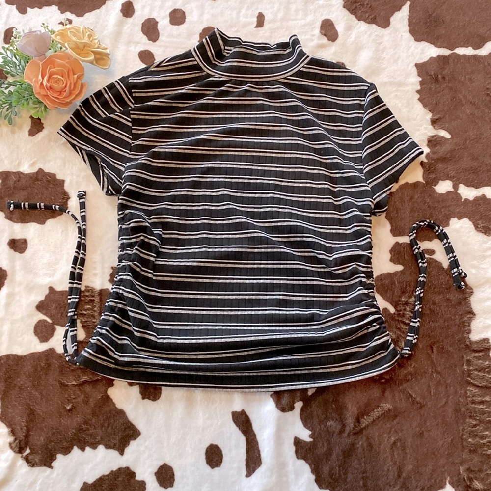 Rue 21 cinch waist cropped shirt
